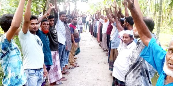 মোরেলগঞ্জে ৩শ’ বিঘার ফসলী জমিতে মৎস্য ঘের, গ্রামবাসীদের মানববন্ধন
